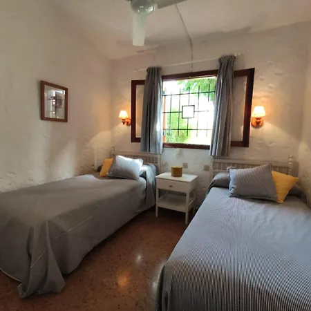 Lovely With Parking Holiday home *