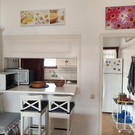 Дом отдыха Lovely With Parking *