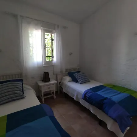 Дом отдыха Lovely With Parking *